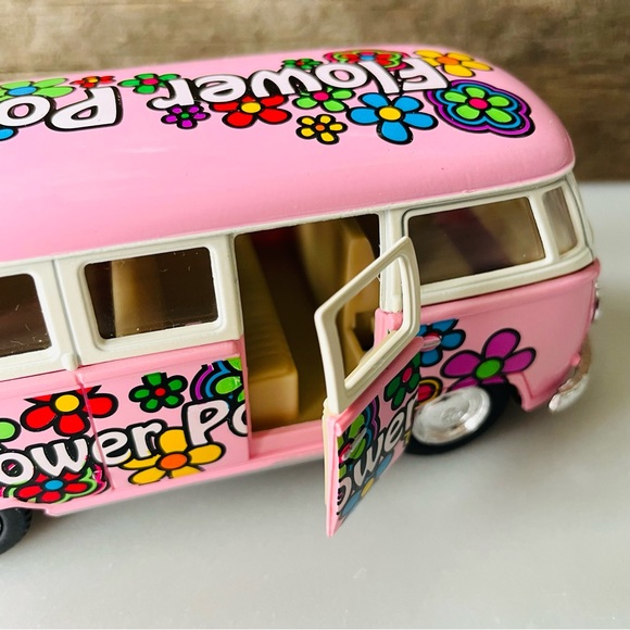 1962 VW Classical Bus Model Car•1/32•NWT•Pink~Cream VW Bus•Rear + Side Door Open - Picture 5 of 13